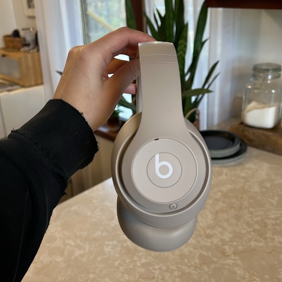 Beats Studio Pro - Picture 2 of 8